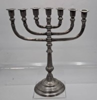 Los 15019 <br>Chanuka-Leuchter, Zinn, H-38 cm, B-34 cm