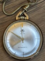 Auktion 362<br>mechan. Frackuhr "RE" mit Kette, Werk läuft, D-4 cm