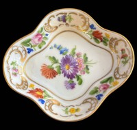 Auktion 362 / Los 8084 <br>kl. ovale Schale "Dresden" Potschapel, 9x8 cm, Blumenbemalung