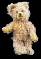 Los 12056 <br>kl. alter Steiff Teddy, blond, hart gestopft, Nasenr&uuml;cken eingerissen, H-28 cm