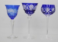 Auktion 362 / Los 10030 <br>3x Überfanggläser, blau, beschliffen, ca. H-21 &gt; 19,5cm