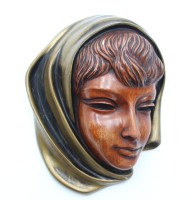 Los 15059 <br>Achati-Wandkopf, junge Frau mir Kopftuch, ca. H-19cm