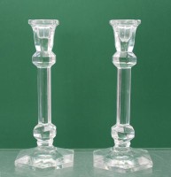 Auktion 362 / Los 10034 <br>Paar Leuchter, farbloses Glas, wohl Frankreich, je ca. H.24,5cm