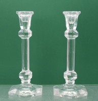 Auktion 368 / Los 10001 <br>Paar Leuchter, farbloses Glas, wohl Frankreich, je ca. H.24,5cm