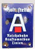 Auktion 362 / Los 7025 <br>Replica-EMAILLESCHILD "DEUTSCHE REICHSBAHN" Kraftomnibus Linien, ca. 17 x 12cm