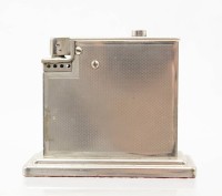 Los 16042 <br>Tischfeuerzeug um 1930, versilbert, Altersspuren, ca. H-7,5cm B-9cm
