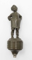 Los 16045 <br>fig&uuml;rlicher Klingelknopf, Knabe mit Sch&uuml;rze, um 1900, wohl Bronze, ca. 9,5cm