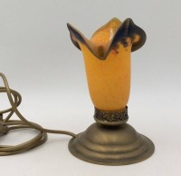 Auktion 362 / Los 16053 <br>Tischlampe, wohl eigentlich Flurlampe mit Glasschirm, H-21 cm
