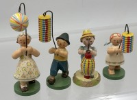 Auktion 362 / Los 14536 <br>4x Lampion-Kinder, WuK, höchste 10,5 cm