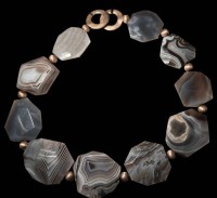 schwere Botswana Achatkette mit Silber-925-Schliesse und Zwischenelementen, gr. Steinelement ca. 4x3,7 cm, verlaufend, zus.ca. 220 gr