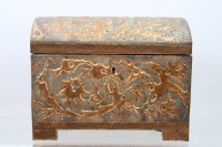 Auktion 363 / Los 15007 <br>gr. Holzkasten mit Kupfer beschlagen, H-22 cm, T-17 cm, B-27 cm