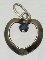 Auktion 363 / Los 1007 <br>Kl. Goldanhänger-585- Herz mit Safir, 0,64 gr.
