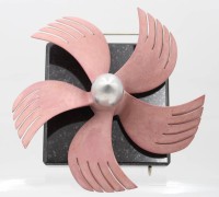 Auktion 363<br>Object d'Art, Propeller auf Marmorplatte, H-ca. 14 cm, D-ca. 27 cm