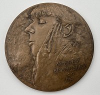 Auktion 363 / Los 15018 <br>gr. Bronze Medaille , Aubrey Beardsley signiert, 1970,  D-8 cm, 233 gr.