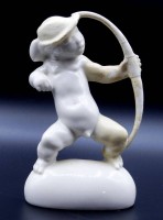 Auktion 363 / Los 8004 <br>Art Deco Figur um 1925, Jäger mit Bogen "Schwarzburger Werkstätten" signiert M. Pfeiffer, Fuchsmarke, H-11,5 cm, ein Bogen  restauriert