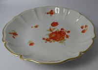 Auktion 363<br>Schale "Nymphenburg" mit roten Blumen, H-5 cm, D-27 cm