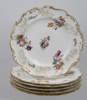Auktion 363 / Los 8019 <br>6x Zierteller, Blumenmalerei und Goldstaffage um 1920, 2x 1x mit Chip, 1x Brandriss, D-22,5 cm