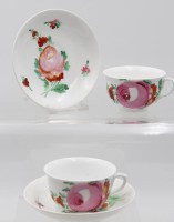 Auktion 363 / Los 8027 <br>2 Teetassen mit U.T., Rosendekor "Carl Tielsch" Altwasser um 1930