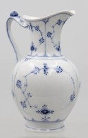 Auktion 363 / Los 8030 <br>Kakaokanne mit Deckel, Royal Copenhagen. Musselmalet gerippt,