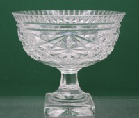 Auktion 363 / Los 10012 <br>schwerer Bleikristall-Tafelaufsatz, beschliffen, H-18 cm, D-20 cm