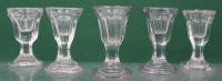 Auktion 363 / Los 10014 <br>5 Schnapsgläser auf Stand, sogen. Bauerntäuscher, H-8 cm