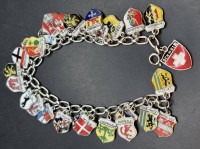 Auktion 363 / Los 1024 <br>Silber-Armkette mit 27 emaillierten Städtewappen, alles Silber-800-, 38,7 gr