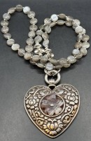 Auktion 363 / Los 1025 <br>Haslkette, Mondstein/Achat-Plättchen mit grossen Herz-Anhänger, Silber-800-, Kette ca. 56 cm, Anhänger ca. 6,5x5 cm, zus. ca. 60 gr