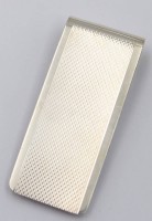 Auktion 363 / Los 11026 <br>Geldschein-Klammer, massiv Silber-925- mit Hamburger Reederei-Fahne??, 5x2 cm, 15 gr.