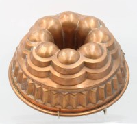 Auktion 363 / Los 15021 <br>gr. Kuchenform, Kupfer verzinkt, H-10 cm, D-26 cm