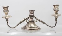 Auktion 363<br>gr. 3flammiger, Leuchter, versilbert, gefüllter Stand, ca. H-18cm B-42cm