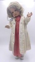 Auktion 363 / Los 12013 <br>grosse Puppe, Masse, offener Mund mit Zähnchen, H-60 cm