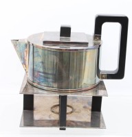 Auktion 363<br>Design-Teekanne auf Stövchen, Wilkens &amp; Söhne „Cilindro“ Bremen 1986-87, Entw. Marlies Sommerlatte, versilbert, ca. H-19,8cm