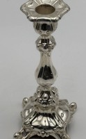 Auktion 363<br>Silber-925- Kerzenhalter auf vier Füsschen, gefüllter Stand, deutsch, guter Zustand, h-18 cm, 204 gr