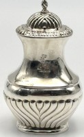 Auktion 363<br>Zuckerstreuer, Silber-925-, Birmingham 1909, H-9,3 cm, 47 gr