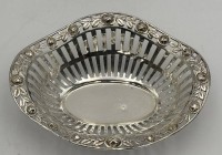 Auktion 363<br>kl. Durchbruchschale, Silber-800-, H-3 cm, 11x9 cm, 34 gr
