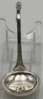Auktion 363<br>gr. Sahnelöffel zum Einhängen, Silber-800-, Griffende mit Widder, L-ca. 11 cm, 32 gr.