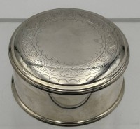 Auktion 363<br>schwere runde Deckeldose, Silber-925-, 222m gr., D-9 cm, H-4 cm