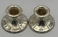 Auktion 363<br>Paar kl. Silber-ö813- Kerzenhalter, H-6 cm, D-8 cm,  zus.135 gr., Ziermonogramm JH