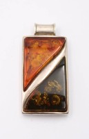 Auktion 363<br>Anhänger, 925er Silber, Bernstein, 17,2gr., 4,3 x 2cm