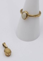 Auktion 363<br>Ring und Anhänger, 925er Silber vergoldet, je mit Opal, zus. 4gr., RG 56 Anh. L-1,6cm