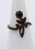 Auktion 363<br>925er Silber-Ring, Granat, älter, 3,1gr., RG 56, einige Steine fehlen