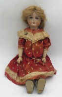 Auktion 363<br>Porzellankopf Gliederpuppe, gemarkt am Hals, Schlafaugen, offener Mund, H-60 cm