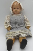 Auktion 363<br>Schildkröt-Brustblattkopfpuppe mit Stoffkörper, H-40 cm