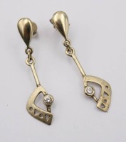Auktion 363<br>Paar Ohrstecker, Silber vergoldet, je mit klarem Stein, zus. 1,7gr., L-2,5cm