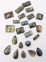 Auktion 363<br>ca. 870 Karat Labradorit, Größter ca. 3,5 x 2,5cm