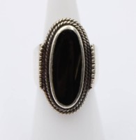 Auktion 363 / Los 1224 <br>925er Silber-Ring mit Onyx, 12,4gr., RG 51