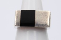 Auktion 363<br>925er Silberring mit Onyx, 7,6gr., RG 57
