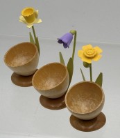 Auktion 363<br>3x Erzgebirge Eierbecher mit Blumen, H-ca. 8 cm