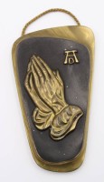 Auktion 363 / Los 15051 <br>kl. Wandbild, betende Hände, Albrecht Dürrer, Bronze, ca. 15,5 x 9cm