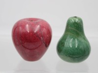 Auktion 363<br>2x  Früchte aus Marmor, wohl Italien, ca. H-8,5cm